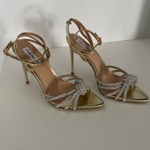 Stunning Pair of Steve Madden Able Gold Stilettos in Size 9 - Worn once!